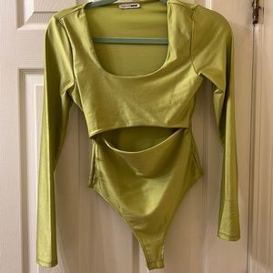 I am selling a chartreuse FashionNova bodysuit. It’s brand new never worn it.